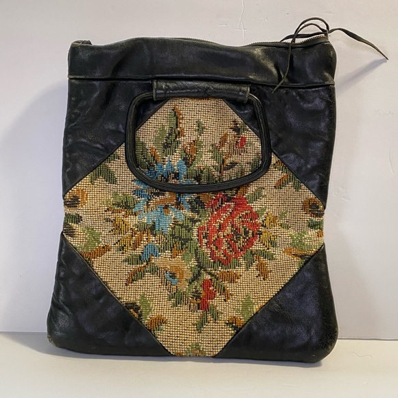 Leather hand bag with flower print - Picture 2 of 3